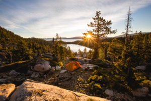 Quel équipement de camping acheter ? Les 6 essentiels classés par ordre d&rsquo;utilisation